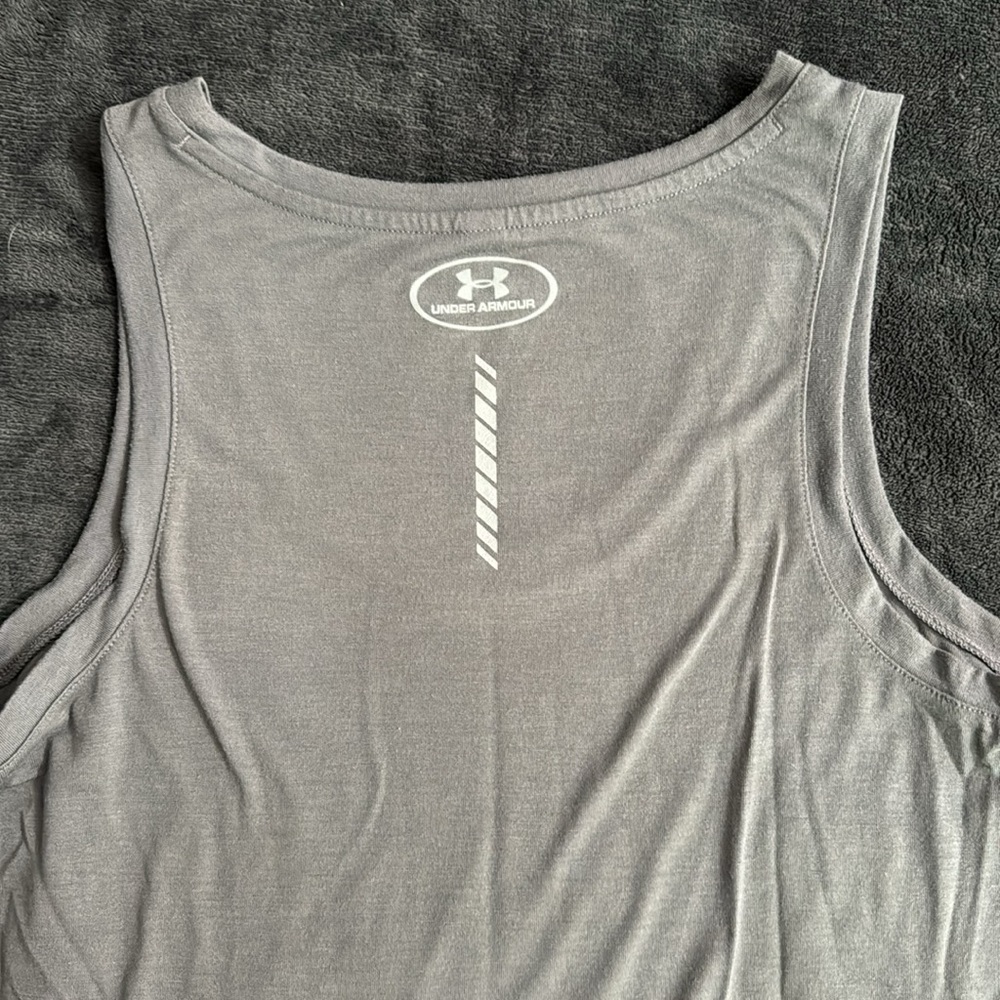 Medium Under Armour RUN Tank - Picture 2 of 3
